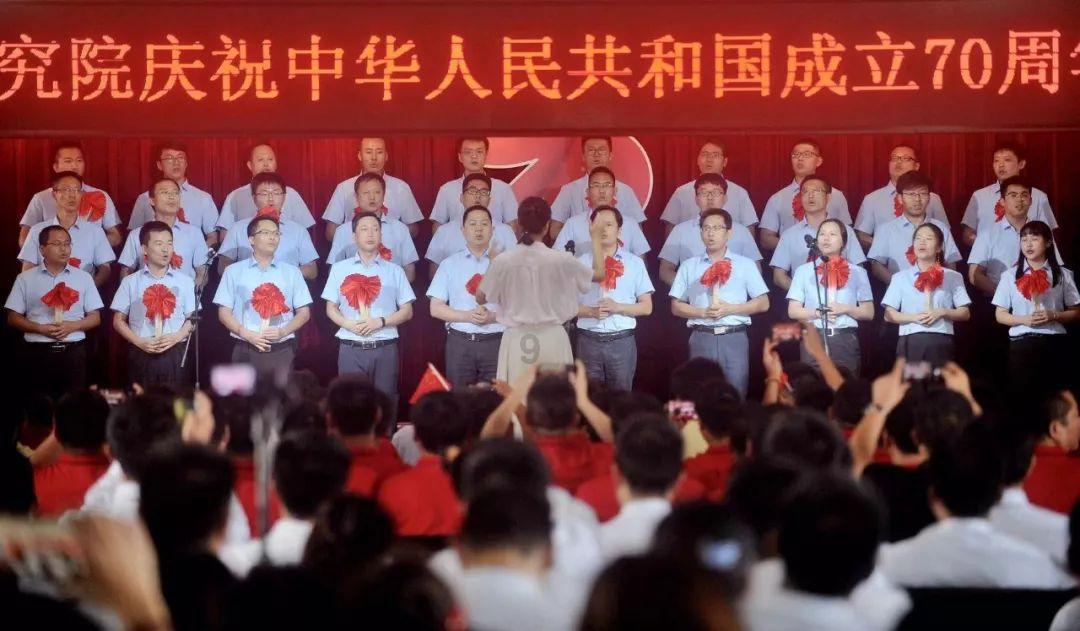 蔡徐坤的接机名叫“西红柿”，你见过哪些明星的搞笑行为？游戏画面